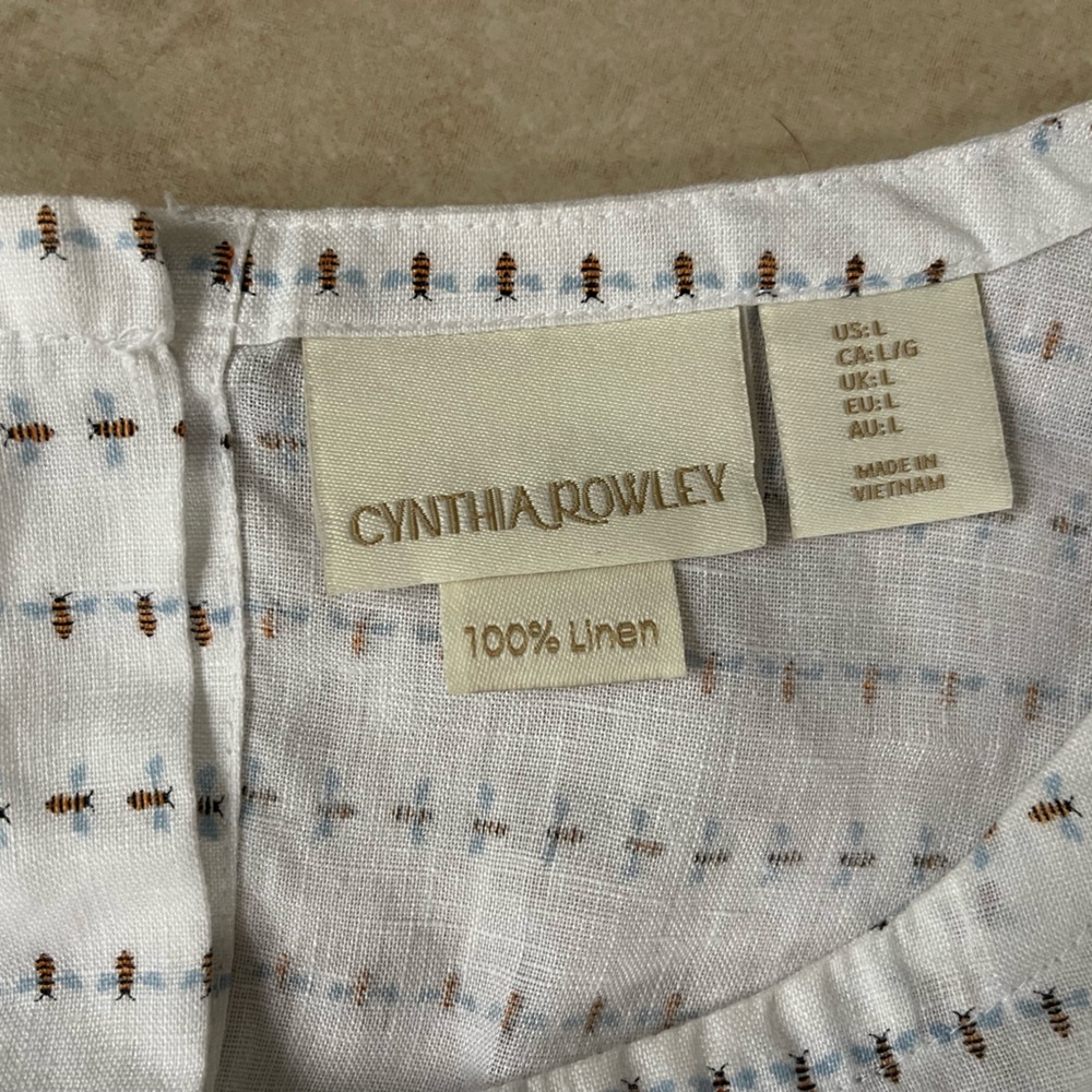 Linen Back-Buttoned Bumblebee Blouse - image 5